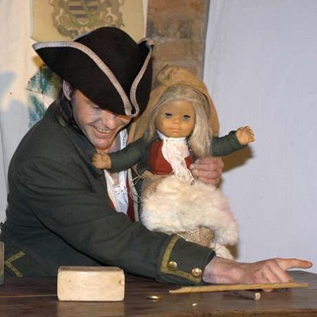 Karasek's Schauspielereien: Szene 007 - Karasek findet zum bürgerlichen Leben zurück